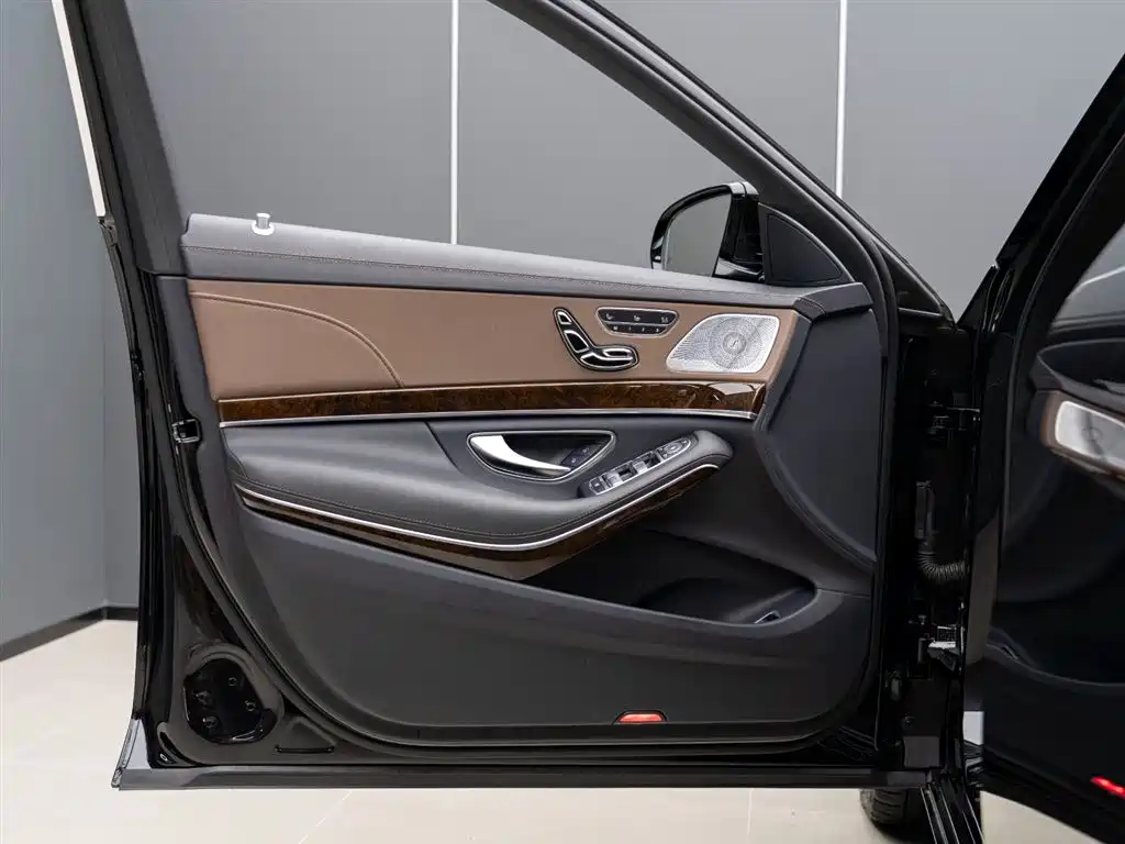 Maybach S-Class S 500 4 MATIC