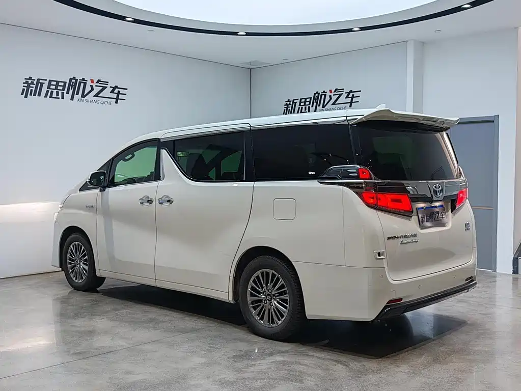 Vellfire Crown Dual Engine 2.5 L HV Distinguished