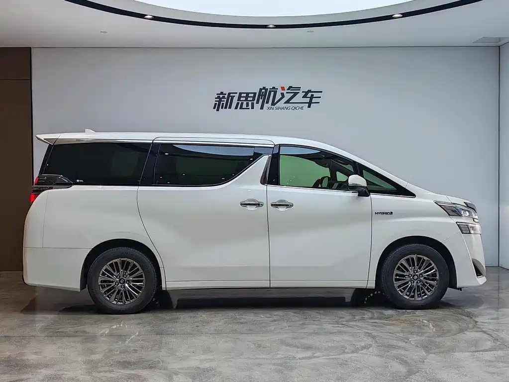 Vellfire Crown Dual Engine 2.5 L HV Distinguished