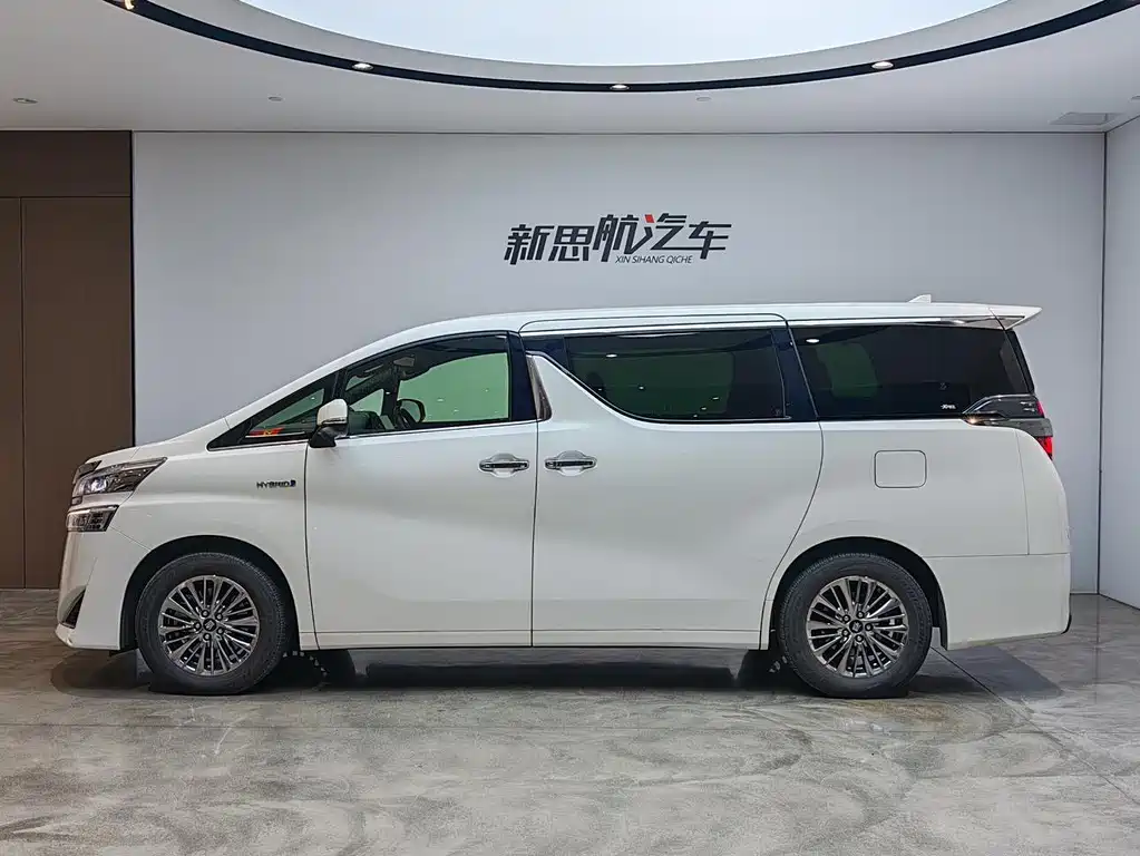 Vellfire Crown Dual Engine 2.5 L HV Distinguished