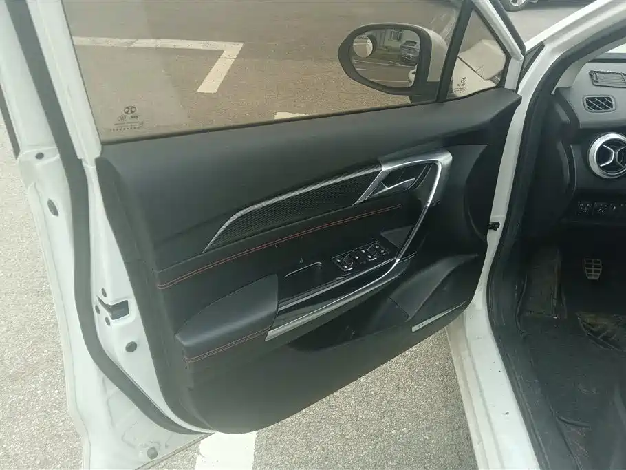 Senova D50 1.5 L Manual Luxury Smart Drive