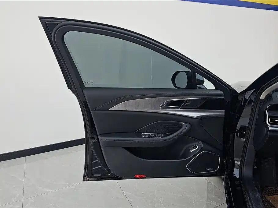 Hongqi H5 2.0 T Auto Connected Flagship Enjoyment