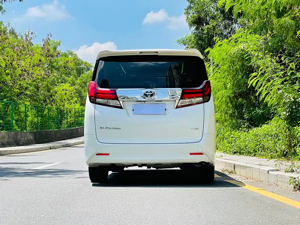 Alphard 3.5 L Distinguished