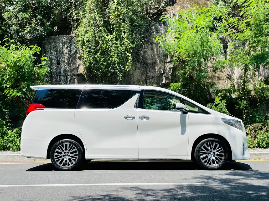 Alphard 3.5 L Distinguished