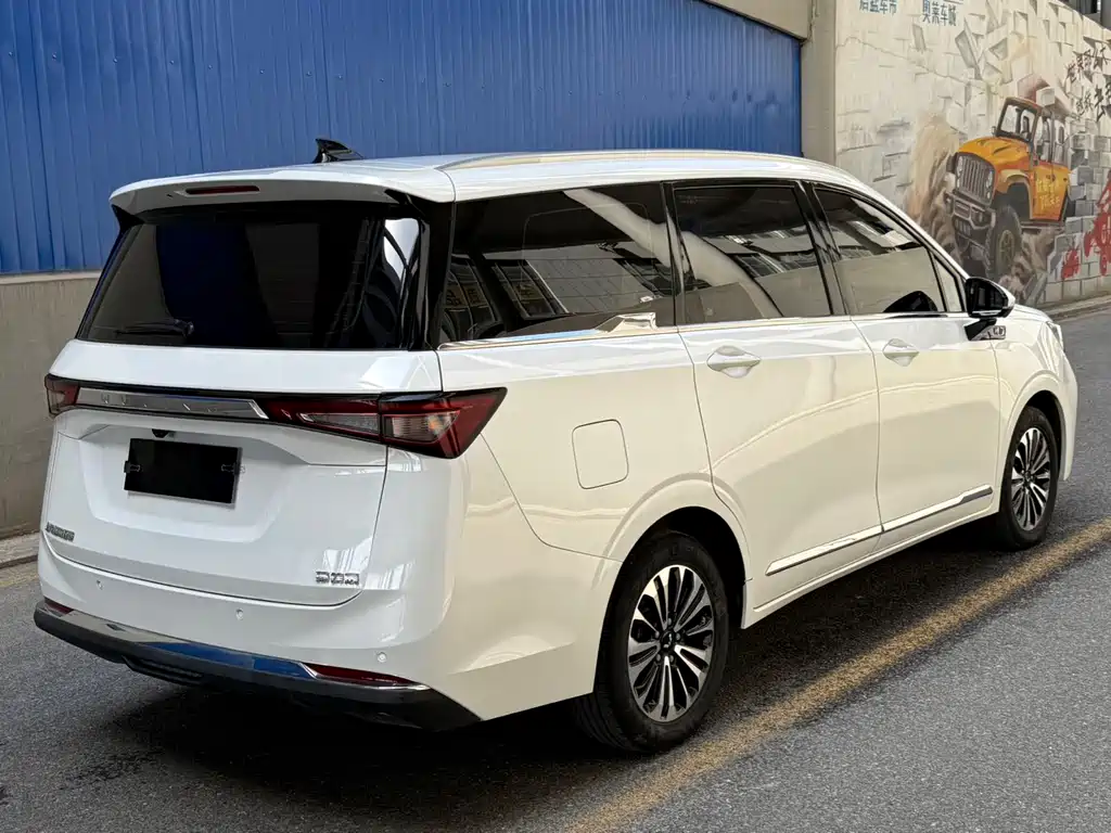 Wuling Jiachen 1.5 T CVT Premium Flagship