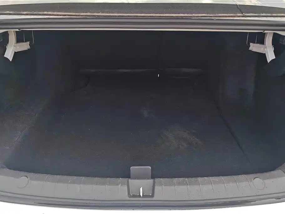 Qin PLUS DM-i Smart Drive 55 KM Leading