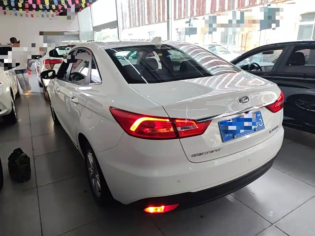 Escort Facelift 1.5 L Auto Joy CN-VI