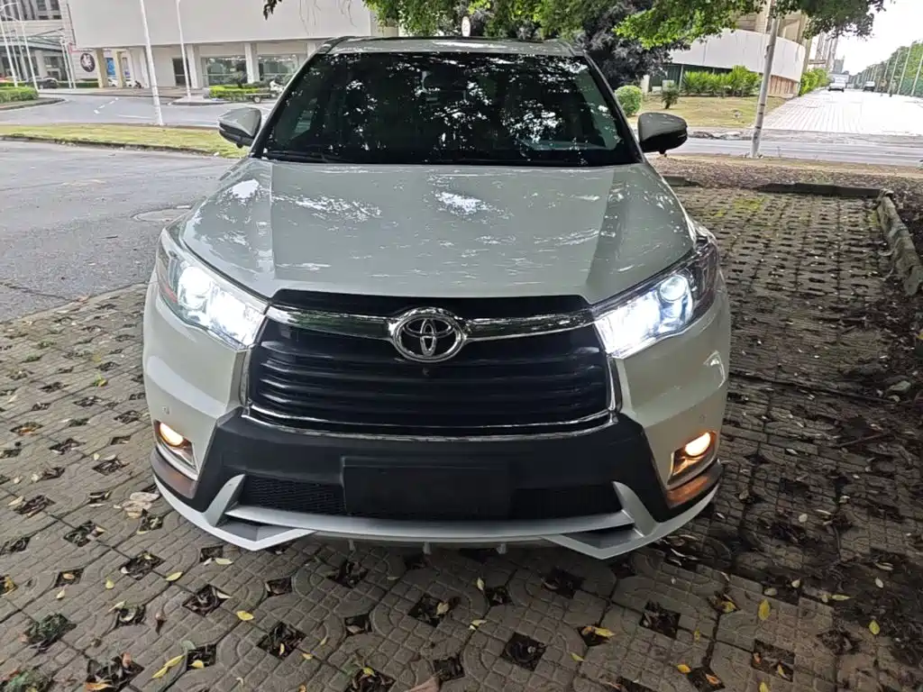 Highlander 2.0 T 4 WD Luxury 7-seat