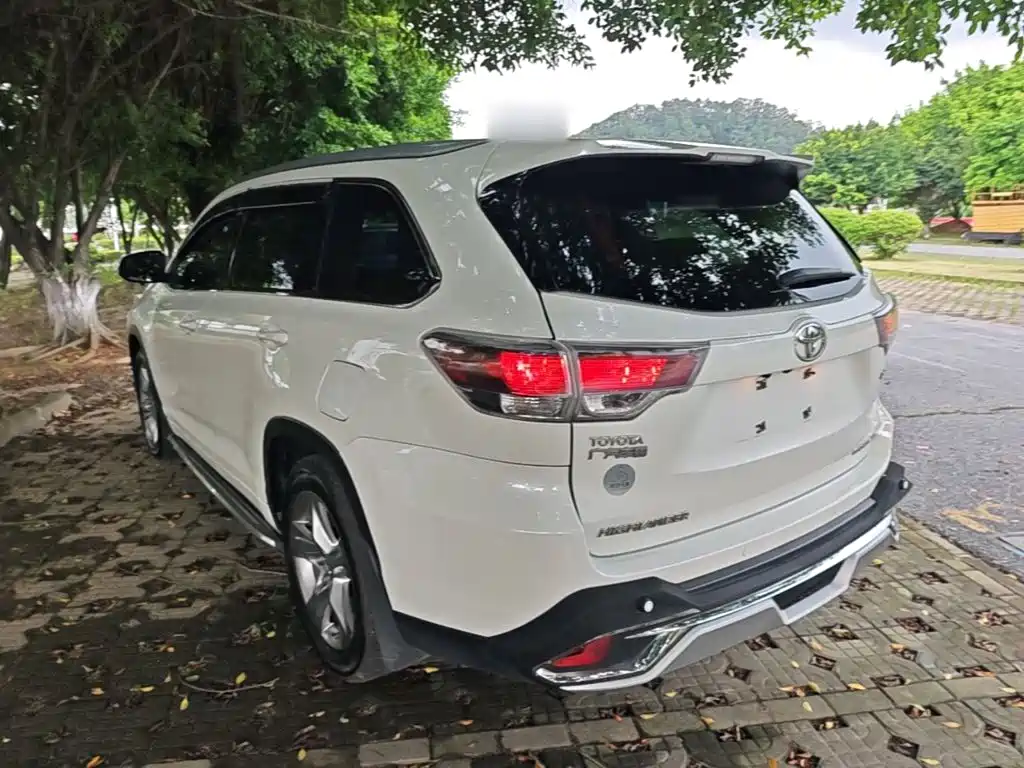 Highlander 2.0 T 4 WD Luxury 7-seat