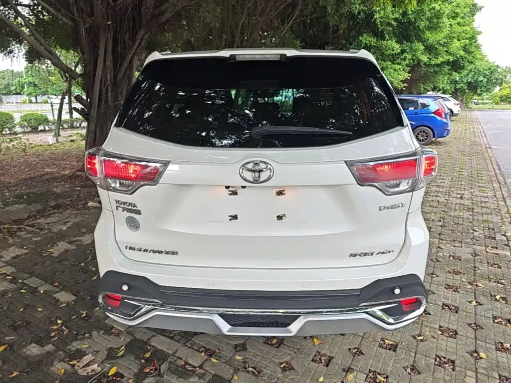 Highlander 2.0 T 4 WD Luxury 7-seat