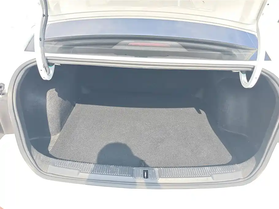 Roewe i5 1.5 L Auto 4 G Connected Bright Cross