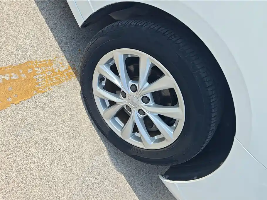 Roewe i5 1.5 L Auto 4 G Connected Bright Cross