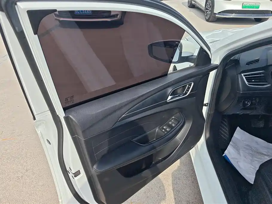 Roewe i5 1.5 L Auto 4 G Connected Bright Cross