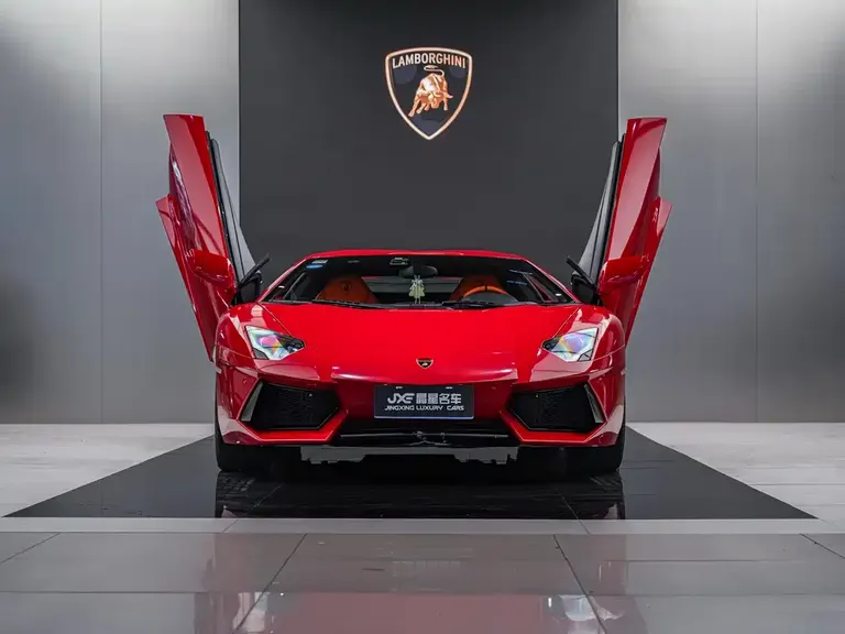 Lamborghini Aventador LP 700-4