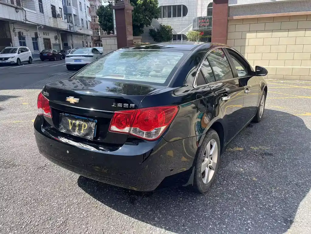 Cruze 1.6 L SE MT