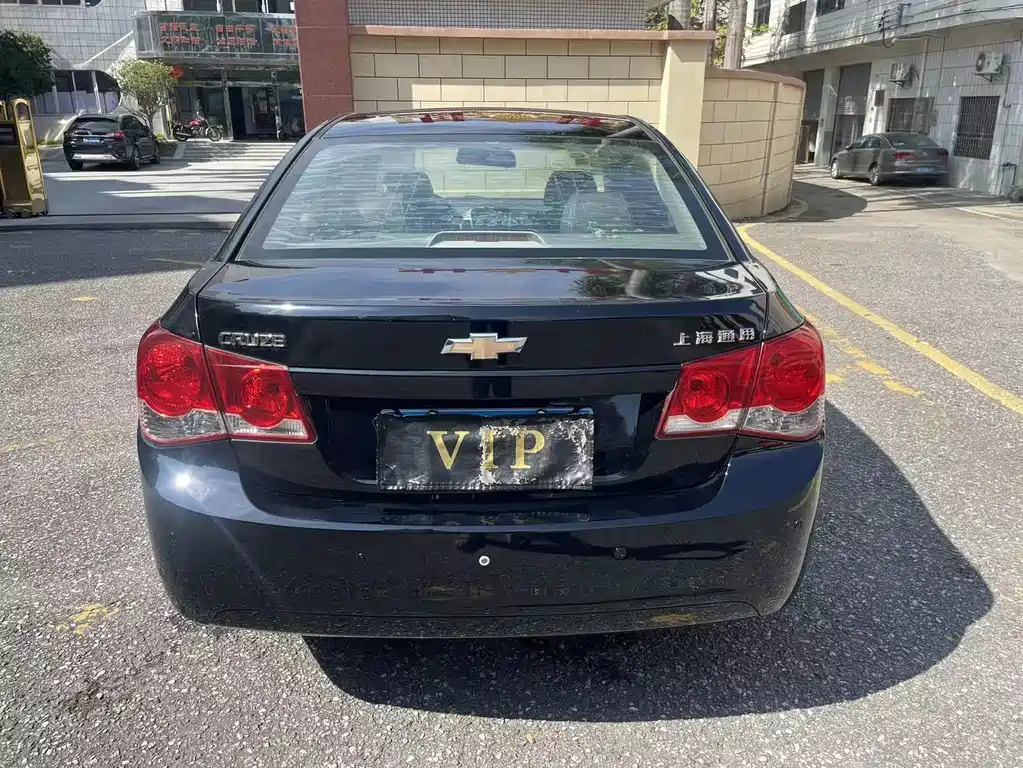 Cruze 1.6 L SE MT