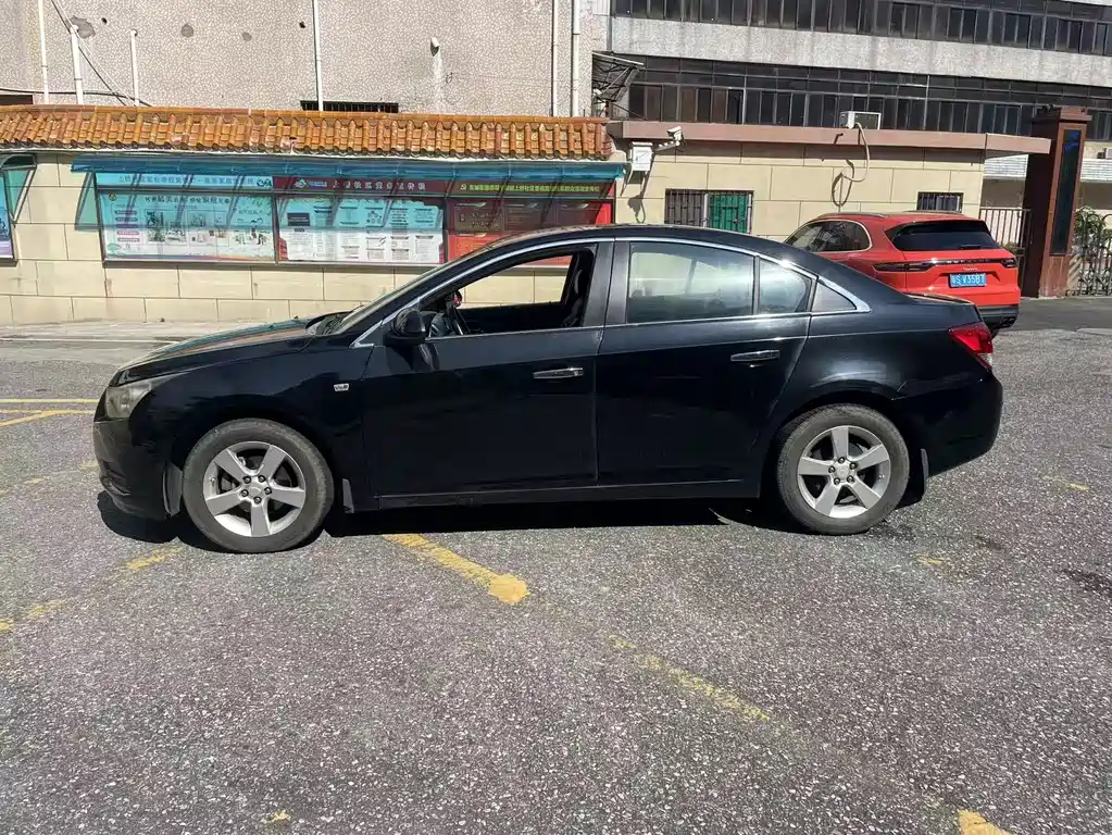Cruze 1.6 L SE MT