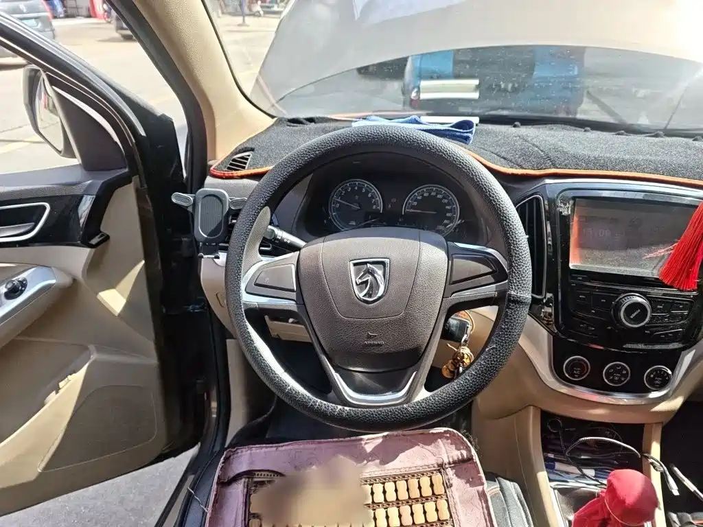 Baojun 730 1.5 L Manual Standard 7-seat
