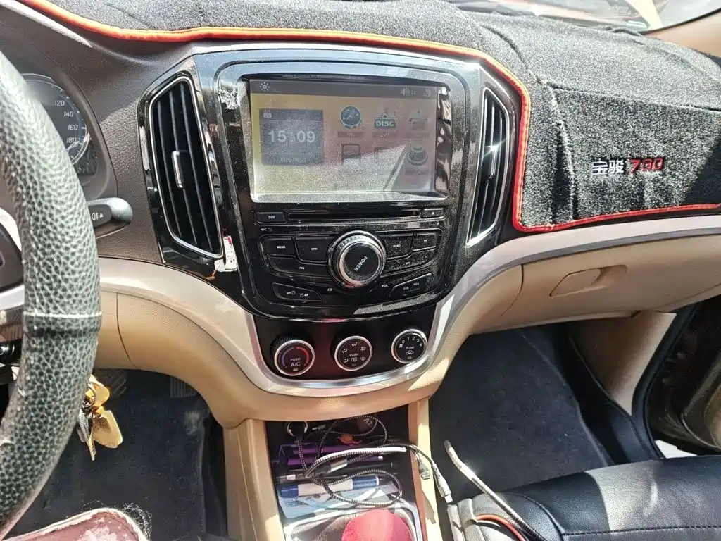 Baojun 730 1.5 L Manual Standard 7-seat