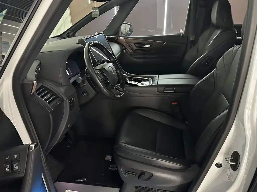 Vellfire Crown Dual Engine 2.5 L Supreme Executive