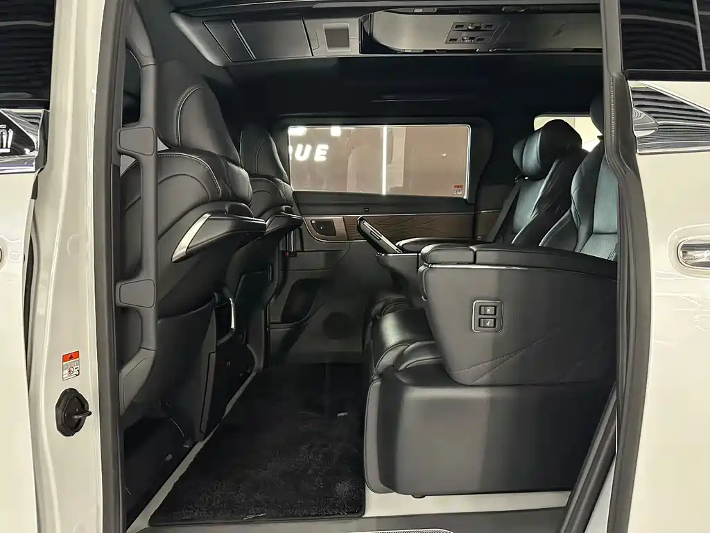 Vellfire Crown Dual Engine 2.5 L Supreme Executive