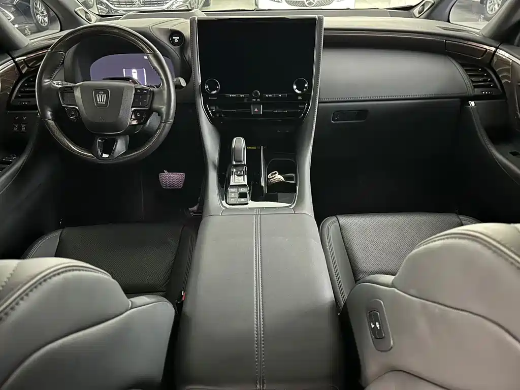Vellfire Crown Dual Engine 2.5 L Supreme Executive
