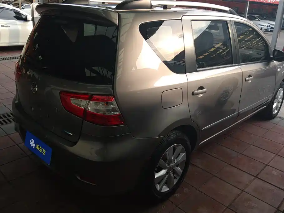 Livina 1.6 XE CVT Comfort