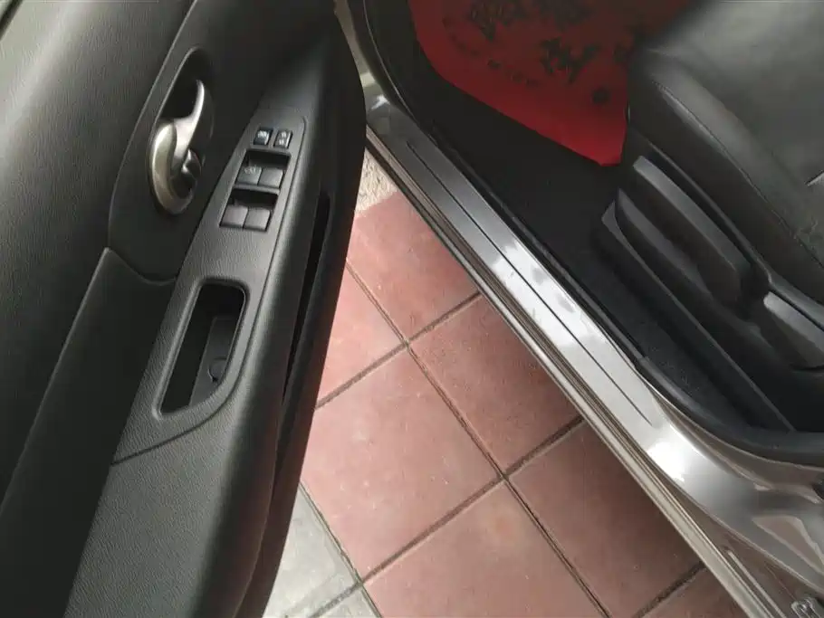 Livina 1.6 XE CVT Comfort