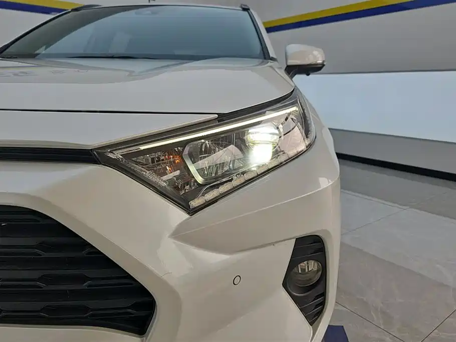 RAV4 2.0 L CVT 2 WD Style PLUS