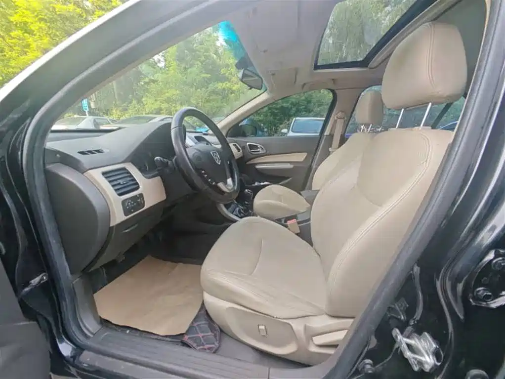 Baojun 630 宝骏630 2013款 1.8 L 手动精英型