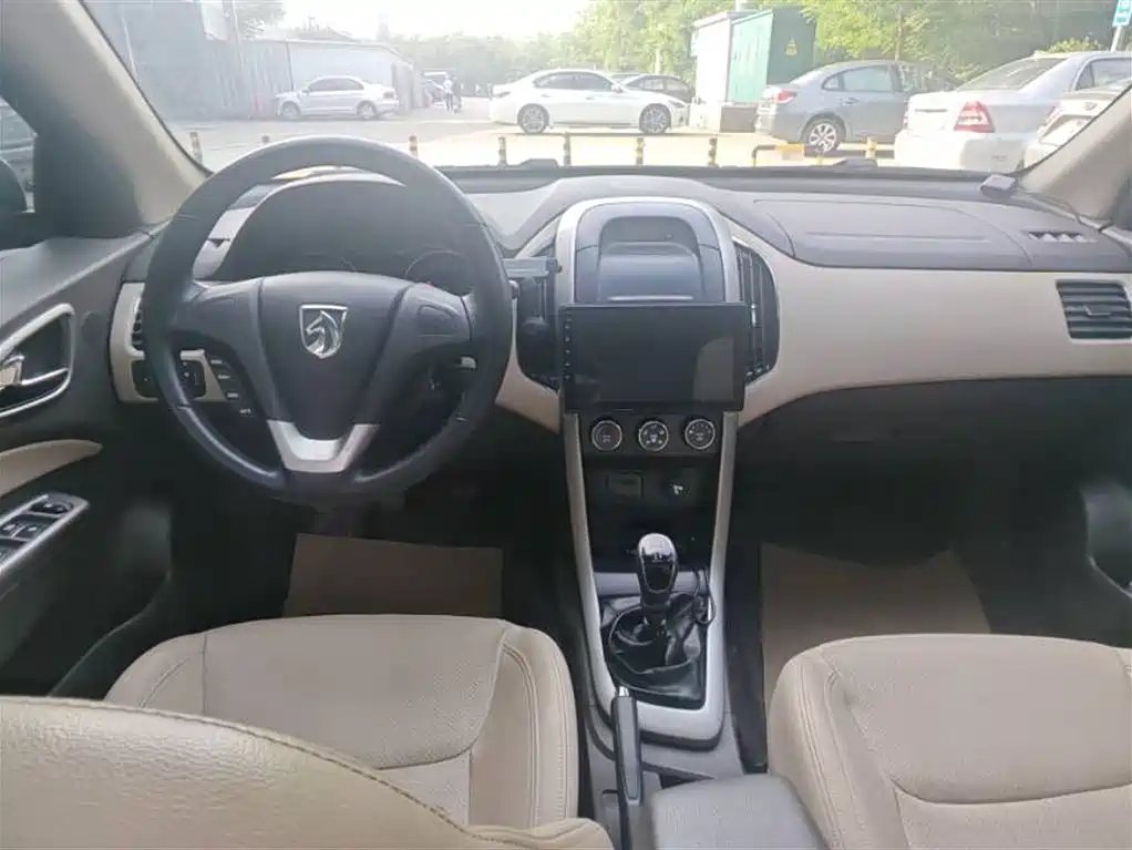 Baojun 630 宝骏630 2013款 1.8 L 手动精英型