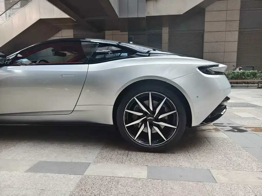 Aston Martin DB11 4.0 T V8 Volante