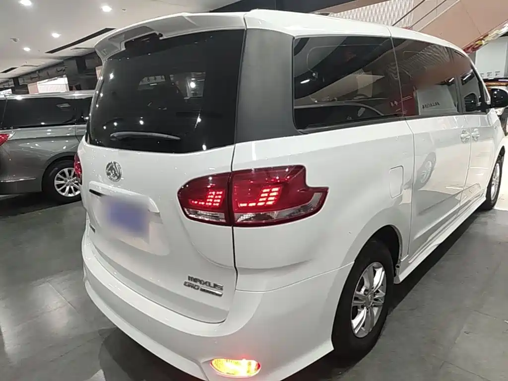 Maxus G10 2.0 T Auto Elite Gasoline 7-seat