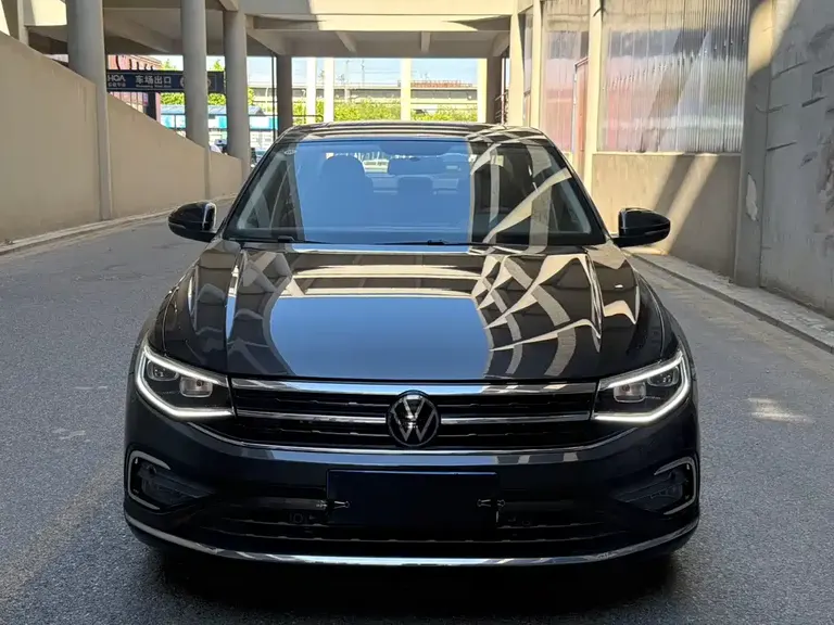 Volkswagen Bora 200 TSI DSG Joy Travel PRO