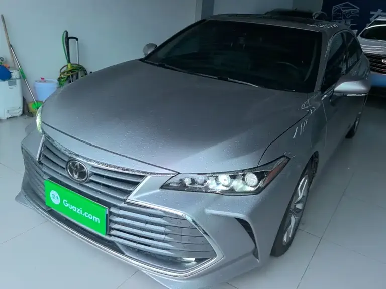 Toyota Avalon 2.5 L Luxury