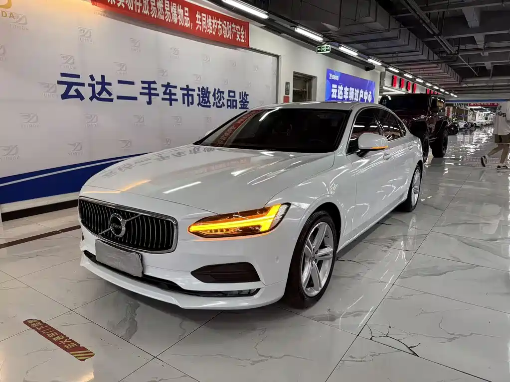 Volvo S90 T4 Smart Vision