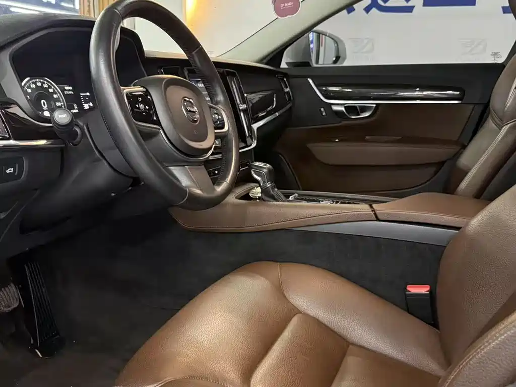 Volvo S90 T4 Smart Vision
