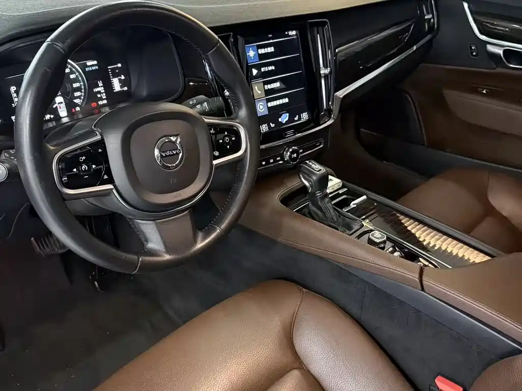 Volvo S90 T4 Smart Vision