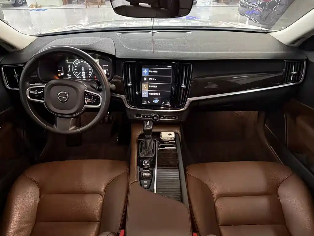 Volvo S90 T4 Smart Vision