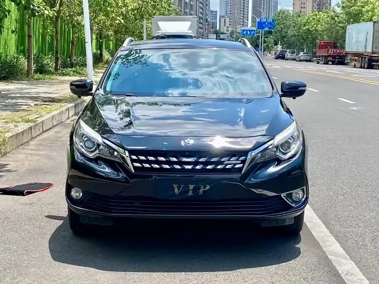 Venucia T90 2.0 L CVT Smart Style