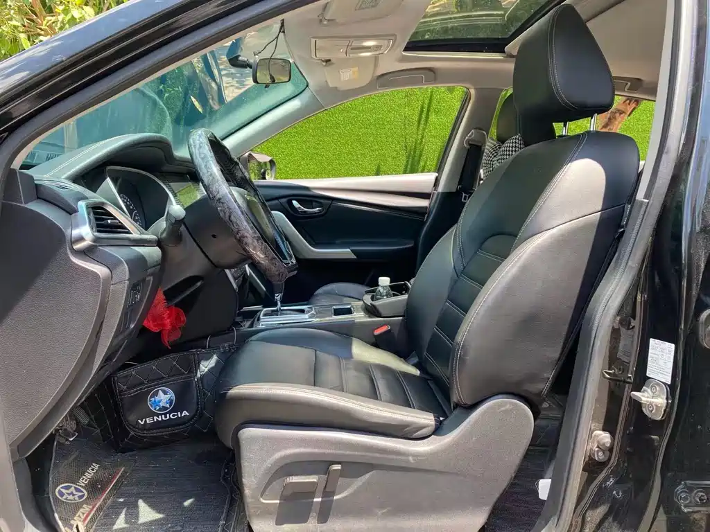Venucia T90 2.0 L CVT Smart Style