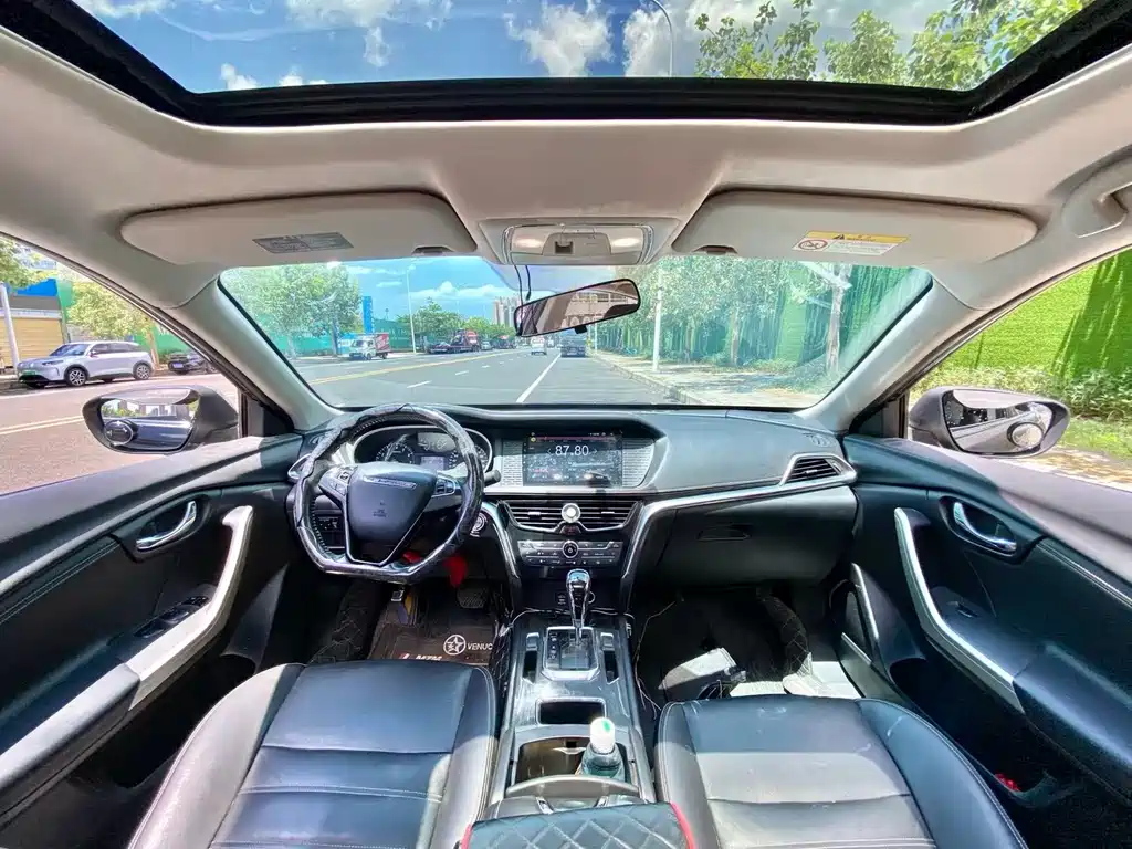 Venucia T90 2.0 L CVT Smart Style