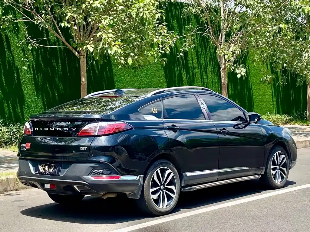 Venucia T90 2.0 L CVT Smart Style