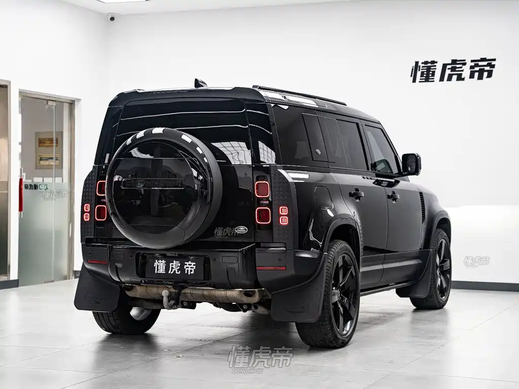 Land Rover Defender 110 3.0 T P400 Dark Special Edition