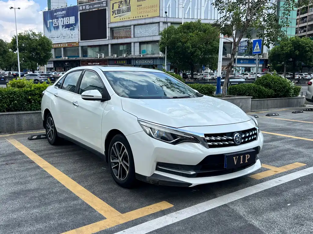 Venucia D60 1.6 L Manual Connected Elite