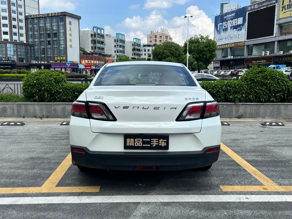 Venucia D60 1.6 L Manual Connected Elite