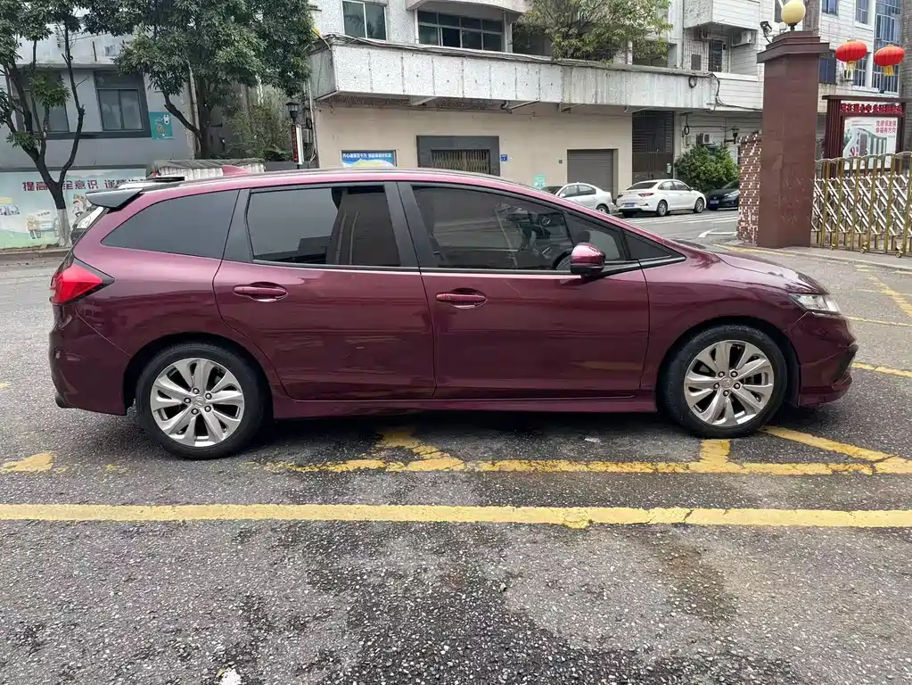 Jade 1.8 L Auto Comfort 5-seat