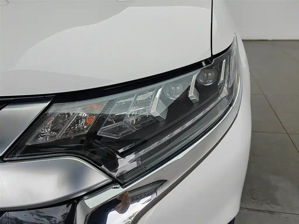 Outlander 欧蓝德 2019款 2.4 L 两驱致行版 5座 国V
