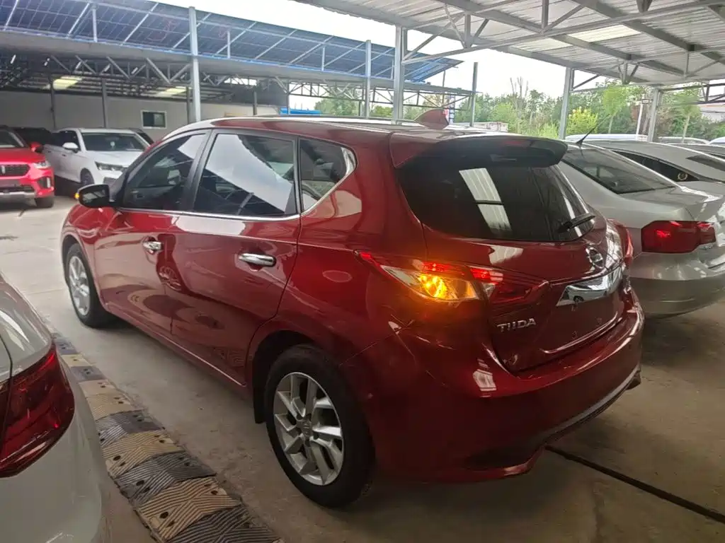 Tiida 1.6 L CVT Smart Travel