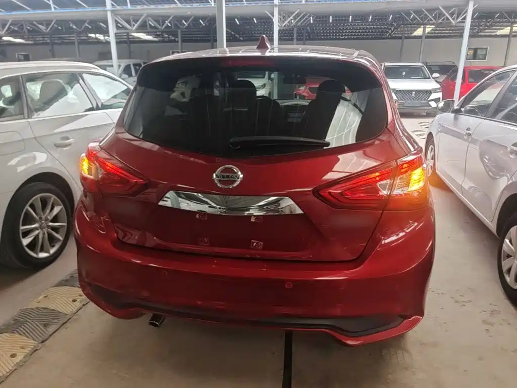 Tiida 1.6 L CVT Smart Travel